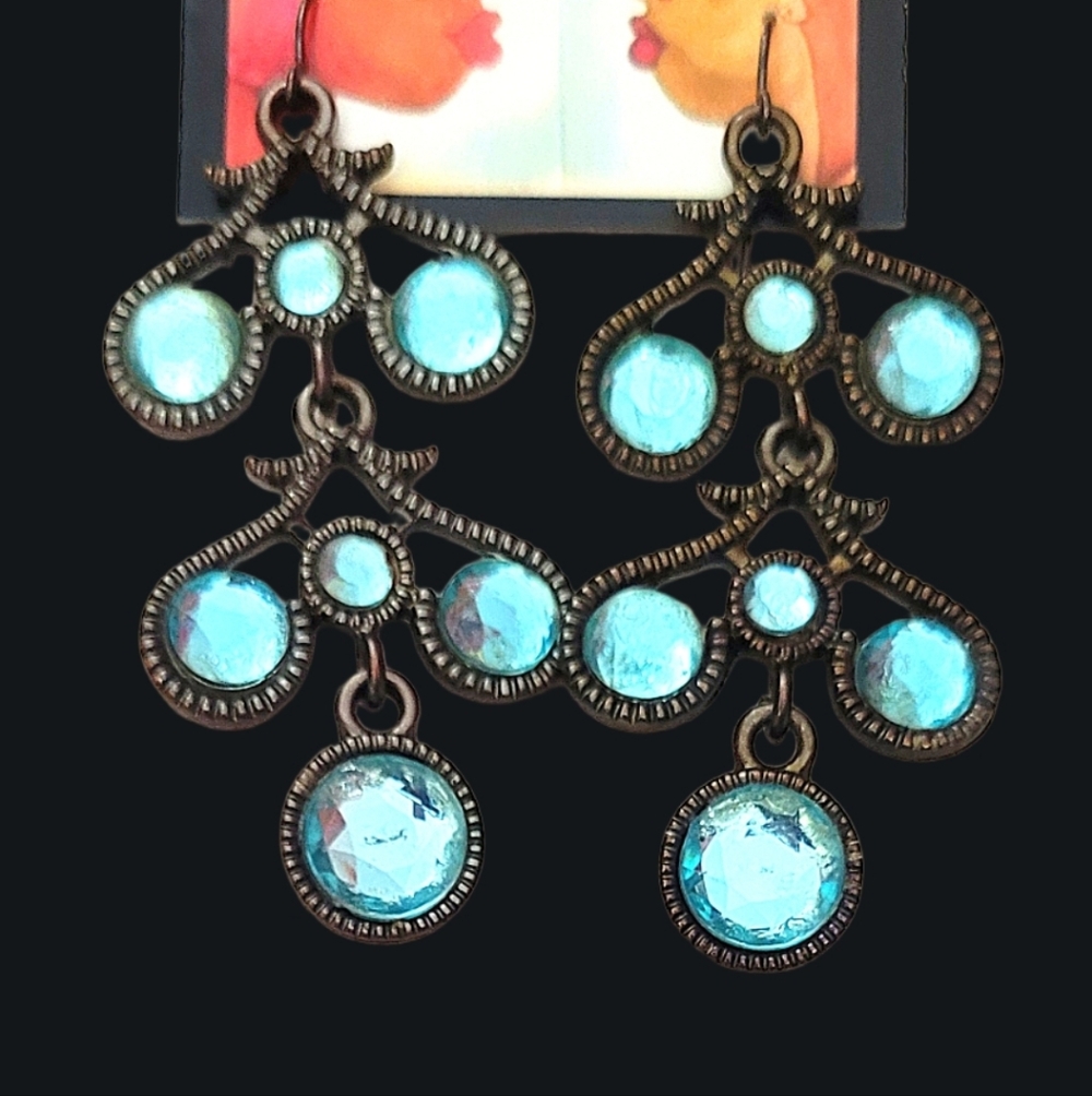 Beautiful Hanging Turquoise Blue Earrings! In Excellent Condition! - Picture 2 of 2